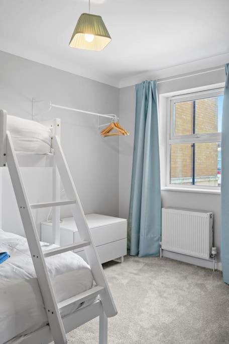 Modern Apartment Near Old Town With Parking Margate Eksteriør billede