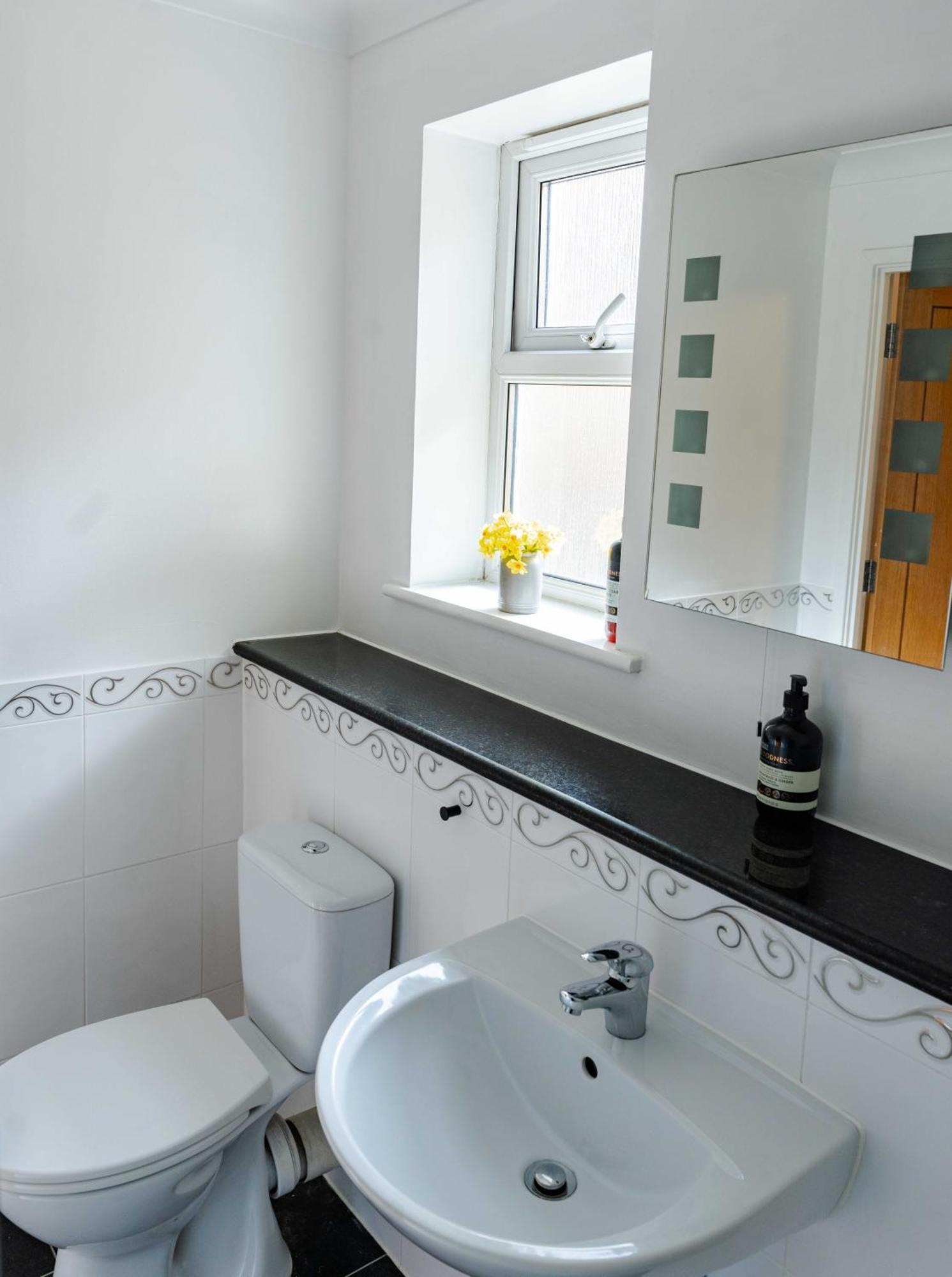 Modern Apartment Near Old Town With Parking Margate Eksteriør billede